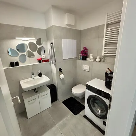 Stylish Chill Garden Apartment